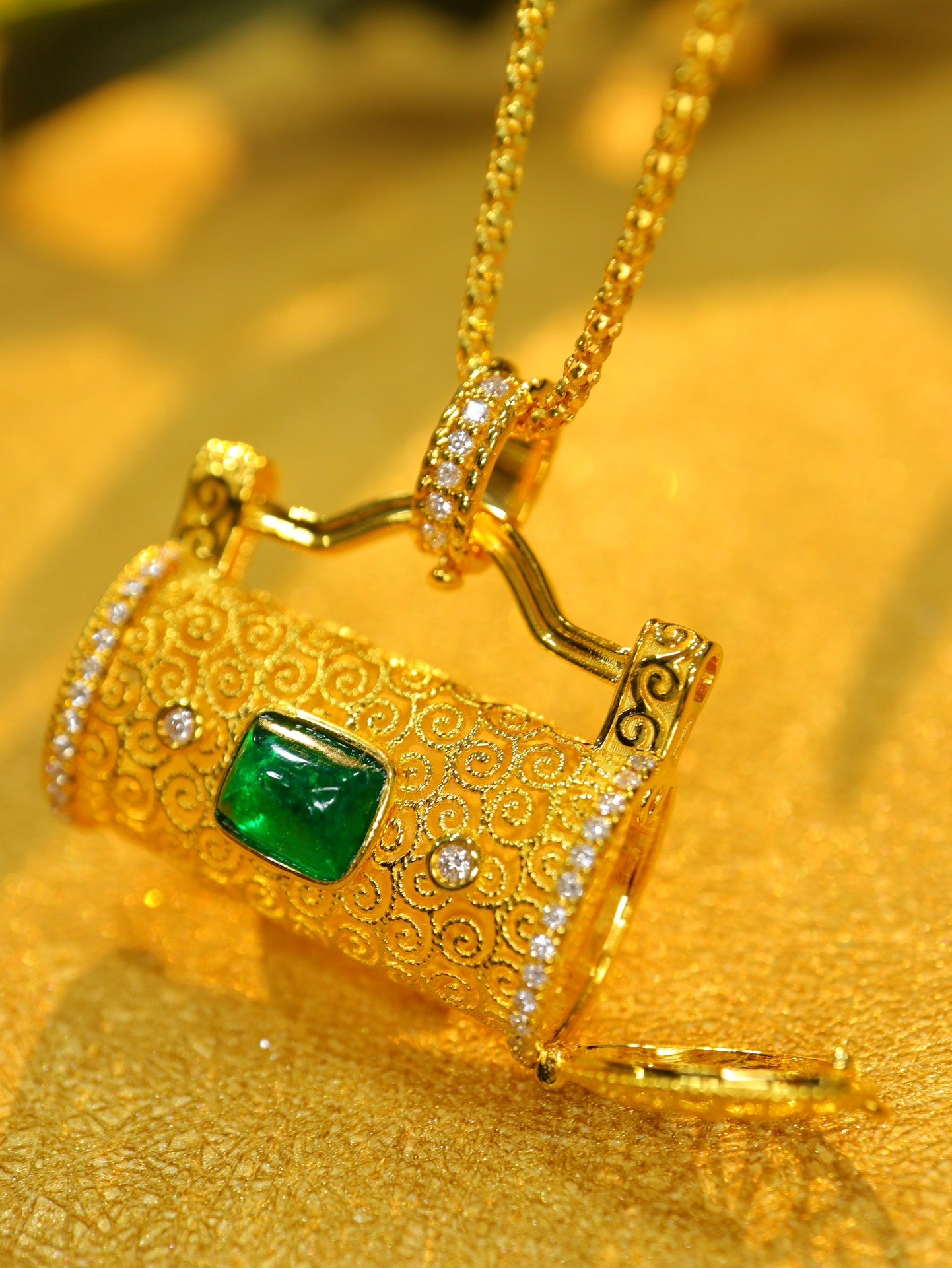 Charming Lucky Lock Pendant - Emerald Jewelry