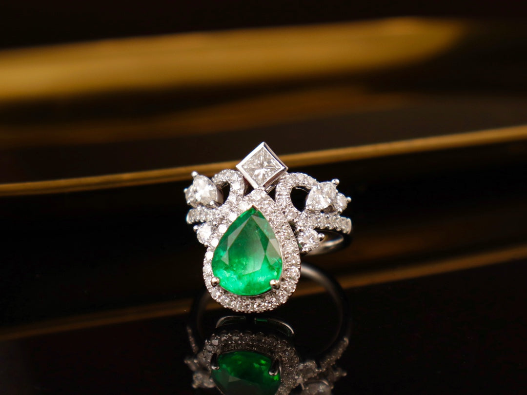 Chaumet-Style Crown Design Emerald Ring - A Jewelry Marvel