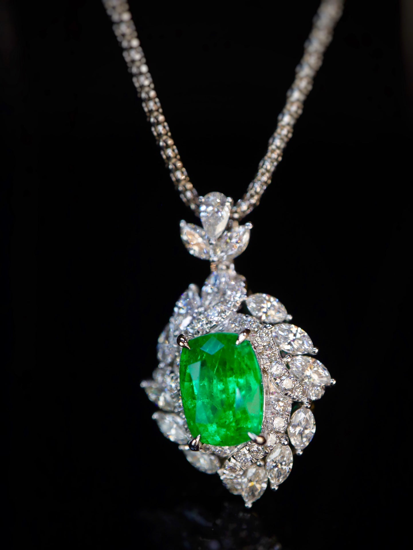 Emerald Pendant Jewelry: Afghan Panjshir 2.05ct High-Quality Gem