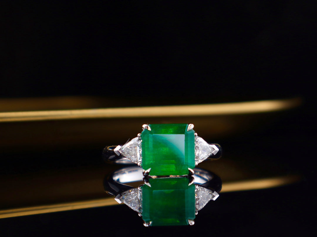 Emerald Ring Jewelry - Classic Three-Stone Design with Vivid Green Hue