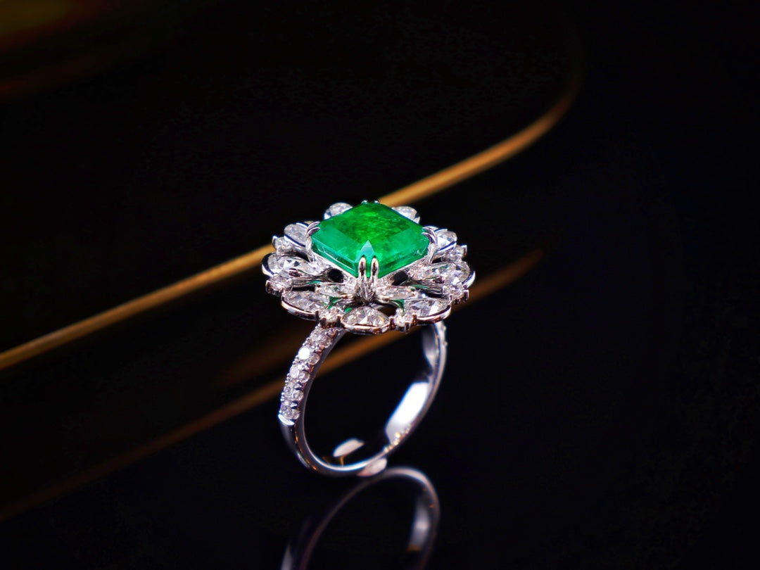 Emerald Ring - High-Quality Jewelry Piece