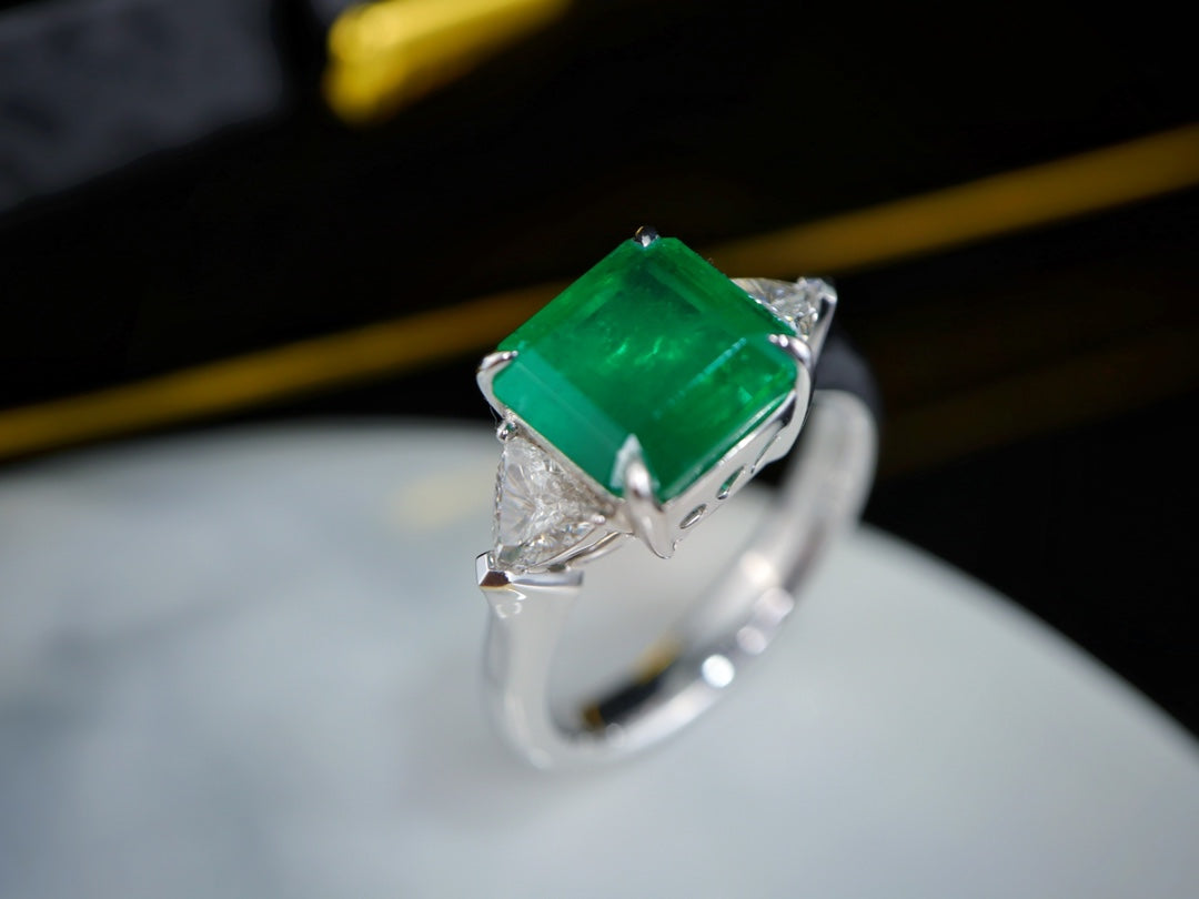 Emerald Jewelry: 2.91ct Vivid Green Emerald Ring with Diamond Accents