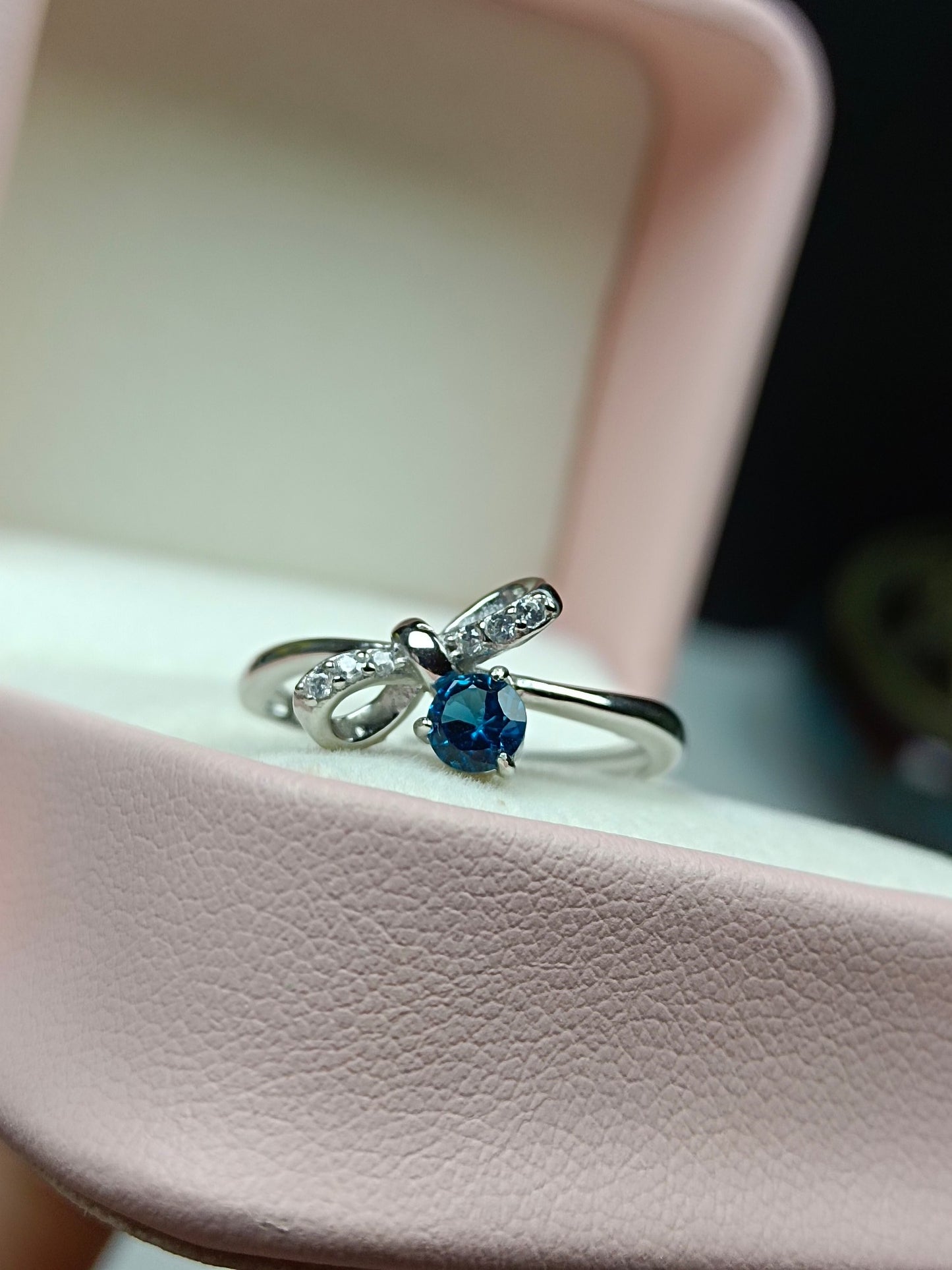 Natuurlijke London Blue Topaz Ring - Sieraden van elegante vlinderdans