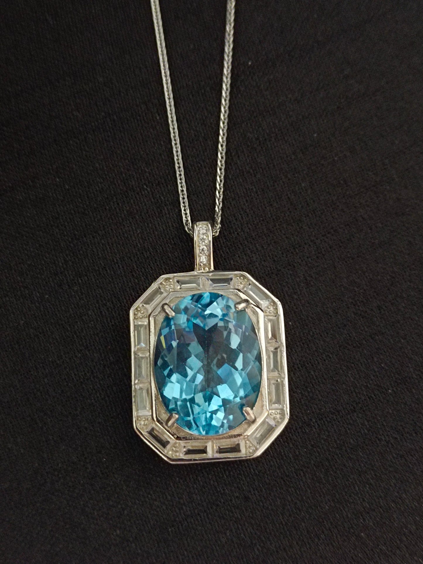 Exquisite Natural Topaz Luxury Pendant - A Jewelry Must-Have