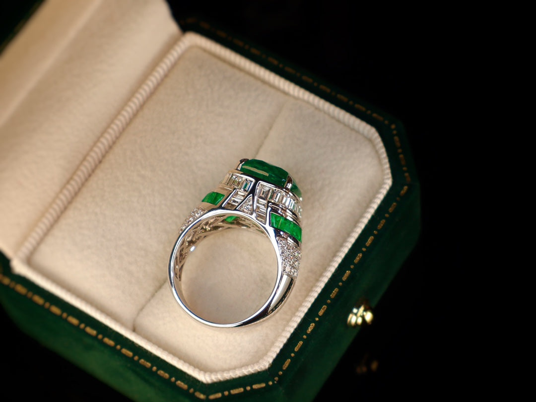 Emerald Ring with Architectural Artistry Design | High-End Jewelry