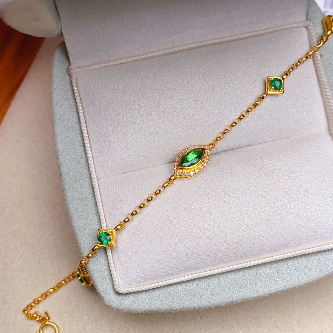 Elegant Autumn's Choice: Emerald Bracelet - A Touch of Luxury Jewelry