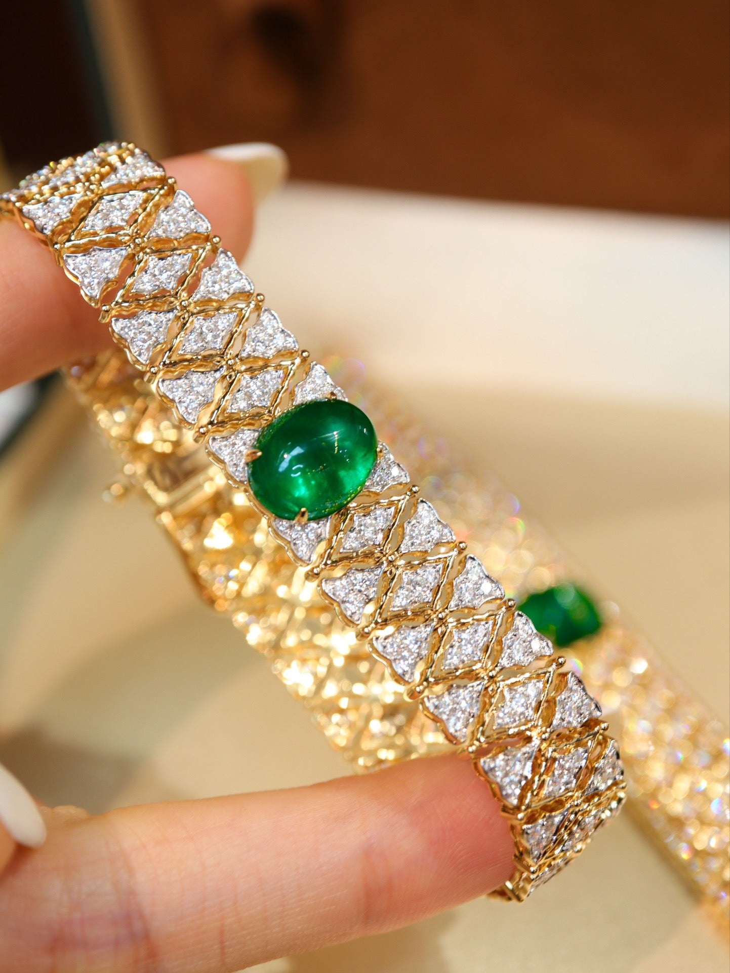 Luxurious Customized Emerald Bracelet - Exclusive Jewelry Collection