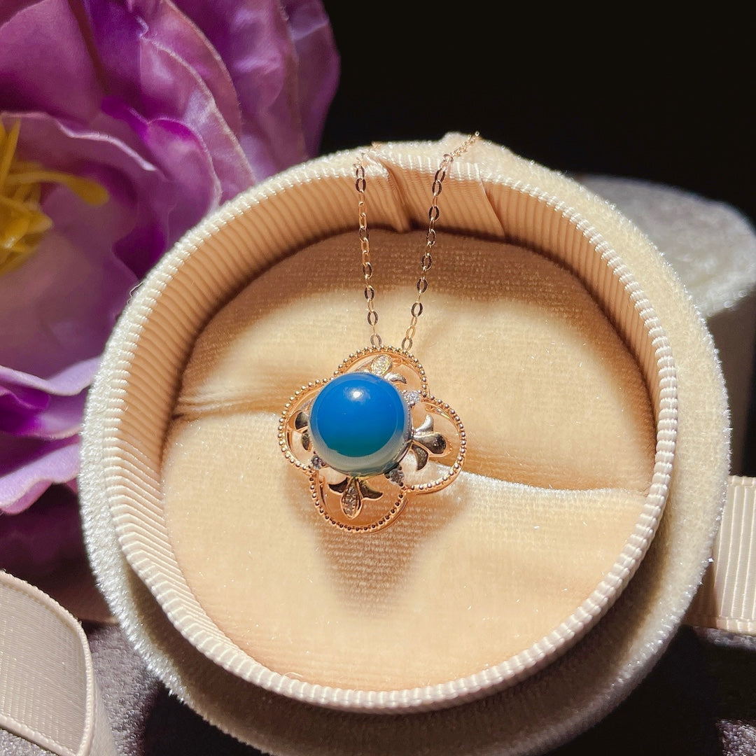 Exquisito colgante de ámbar azul dominicano incrustado en oro de 18 quilates - Joyería para la elegancia