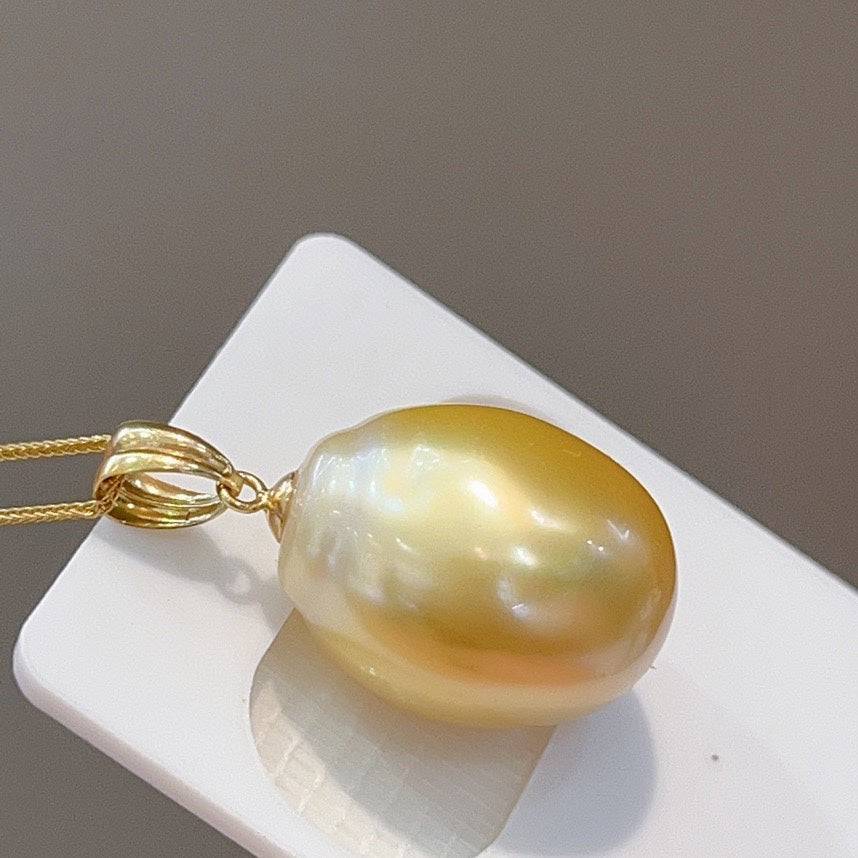 Luxurious 18K Gold Jewelry with Natural South Sea Golden Pearl