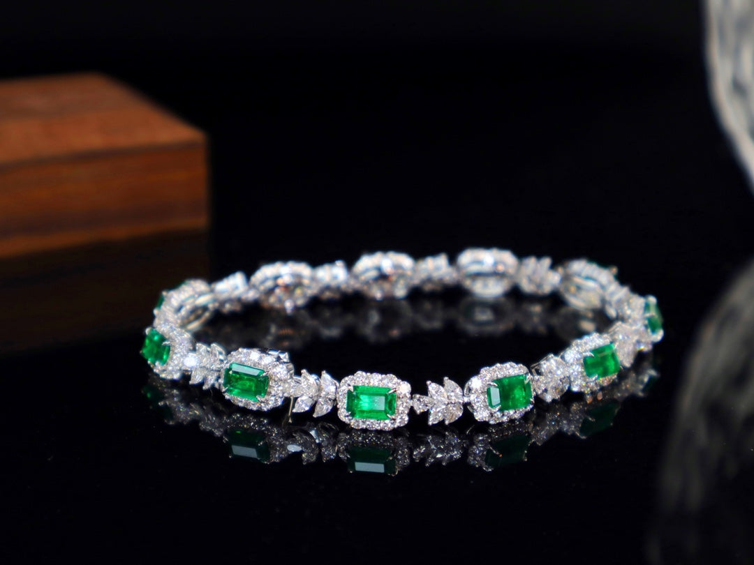 Luxurious Wrist Wealth: Micro-Oil & Vivid Verdant Emerald Bracelet Jewelry