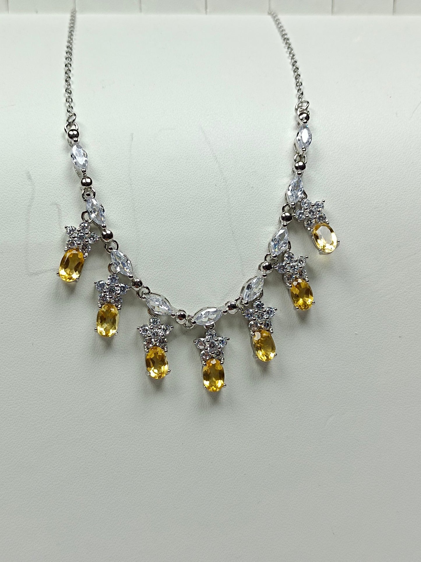 Luxurious S925 Silver Embedded Yellow Crystal Necklace Jewelry