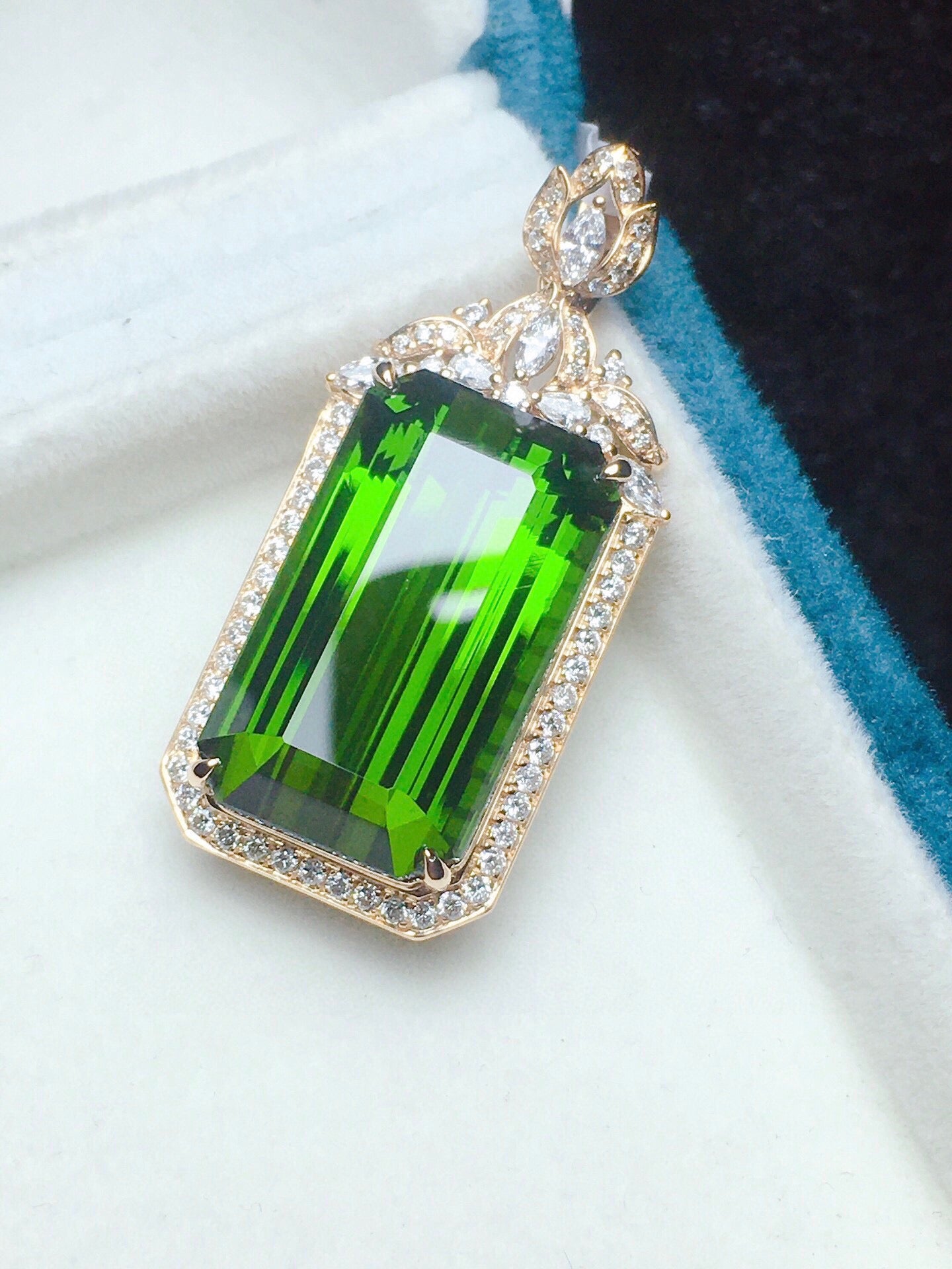 Exquisite High-End Custom Jewelry: 18K Gold Natural Large Carat Tourmaline Pendant