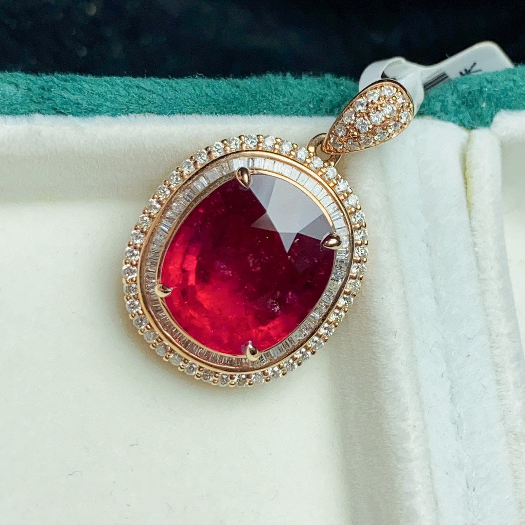 Natural Tourmaline Pendant Jewelry with 18K Gold and Diamond Embedding