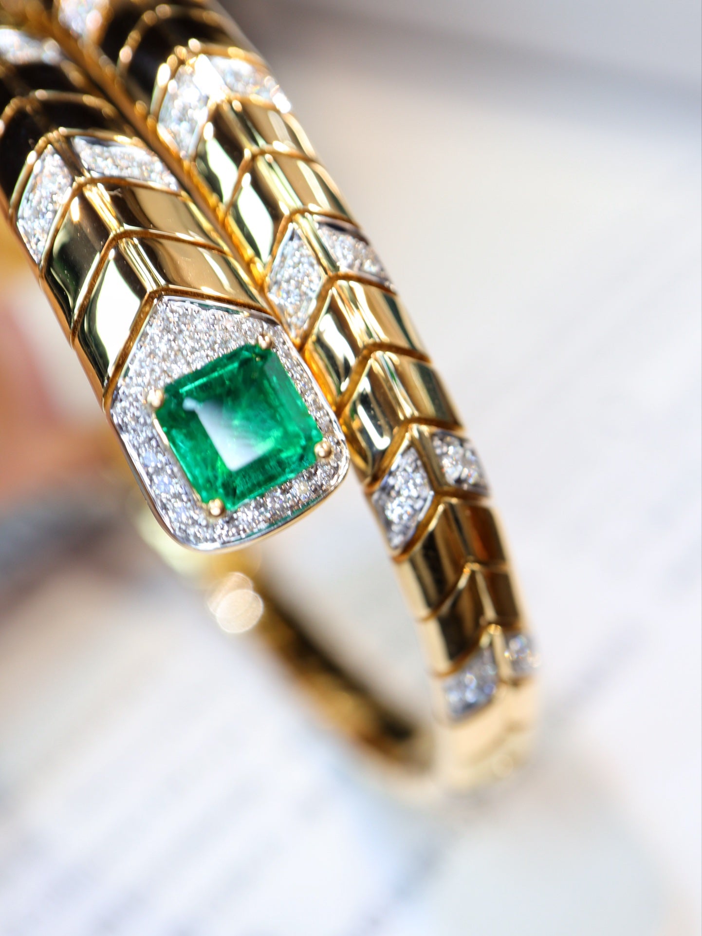 Vintage Emerald Spring Bracelet - Luxurious Jewelry Piece