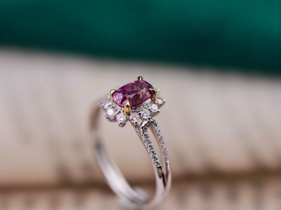 Elegant Purple Sapphire Ring - A Unique Piece of Jewelry