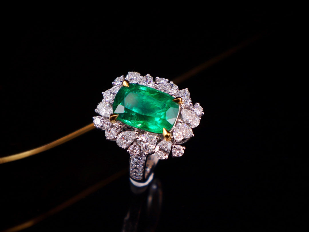 Emerald Ring Splendor: 4.16ct Grand Emerald Jewelry