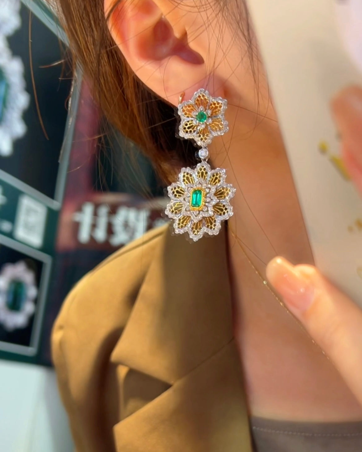 Exquisite Flower Earrings with Natural Emerald - A Must-Have Jewelry