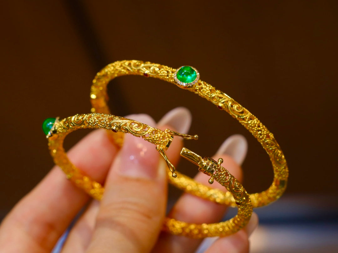 Emerald Green Bracelet with Ancient Gold Craftsmanship - A Jewelry Treasure