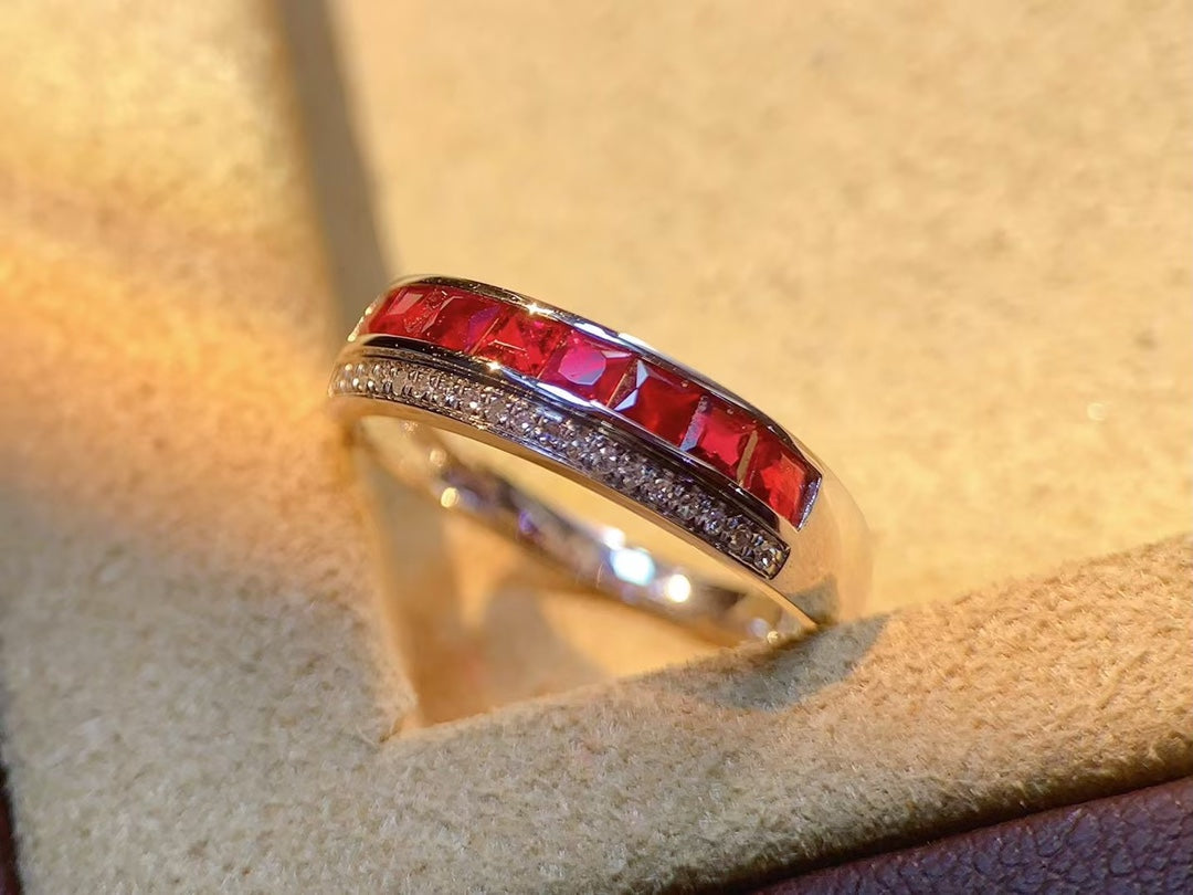 Timeless Elegance: Natural Ruby Ring in 18K Gold with Diamonds