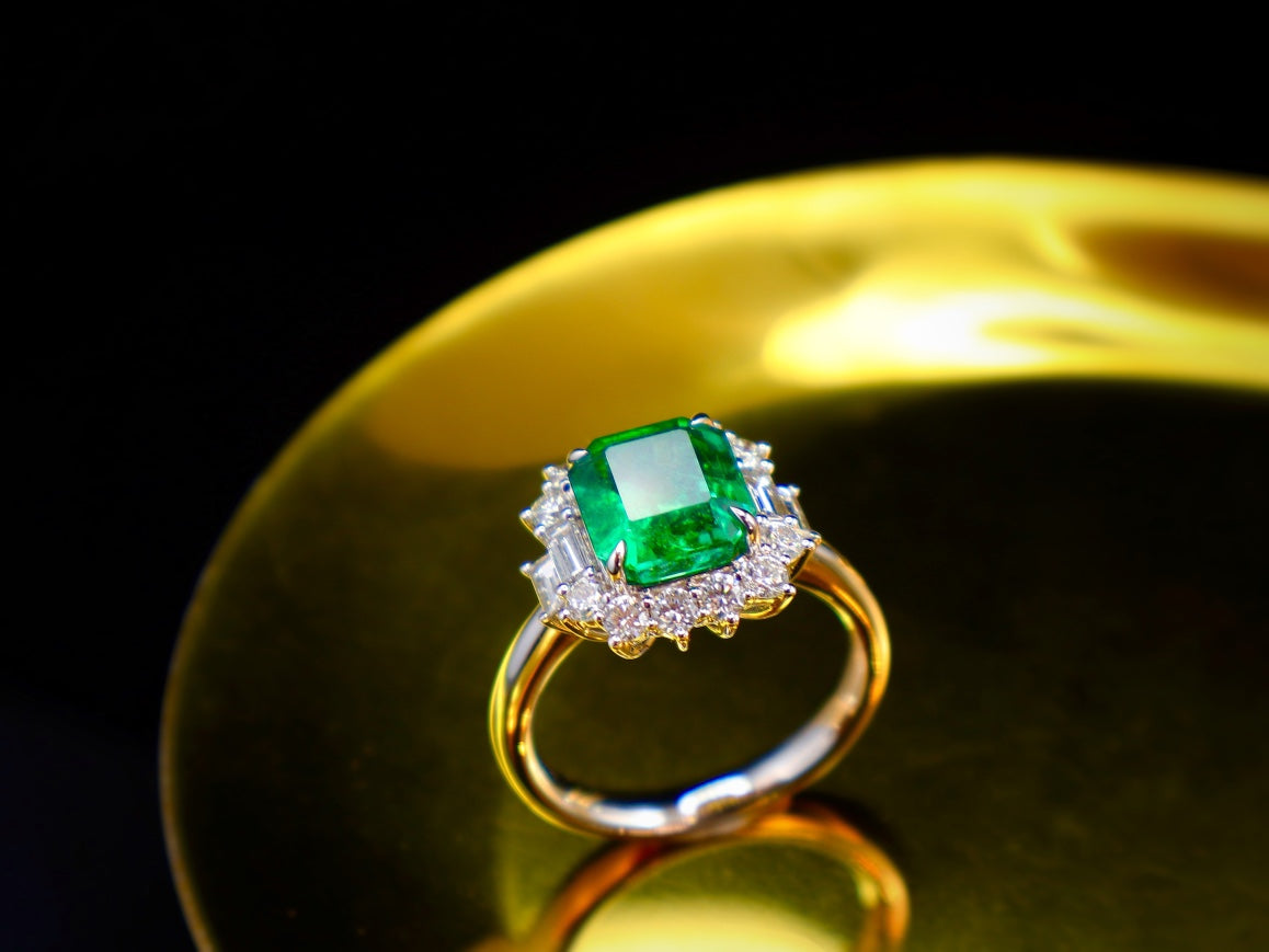 Emerald Ring - Exquisite Jewelry Piece for Daily Elegance