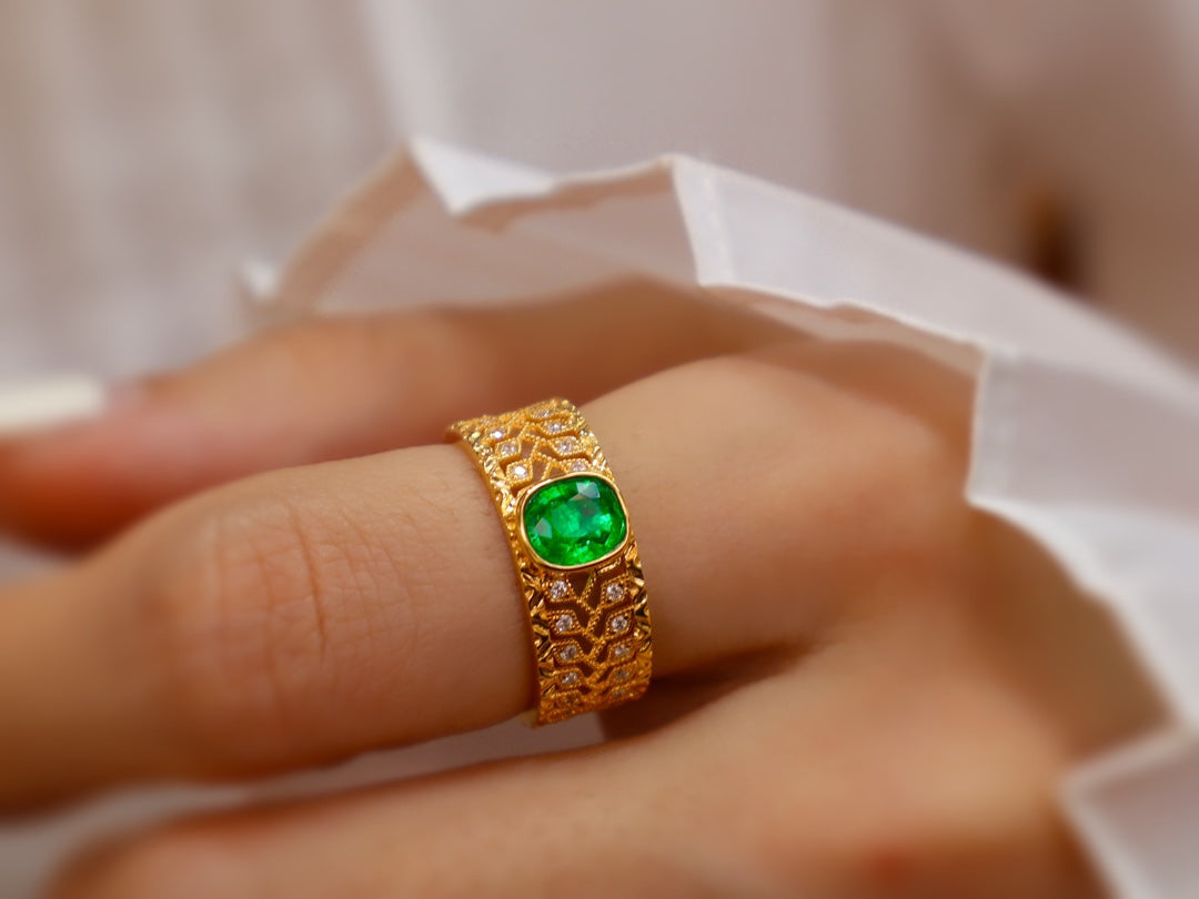 Buccellati Lace-Style Emerald Ring - Vintage Elegance Jewelry