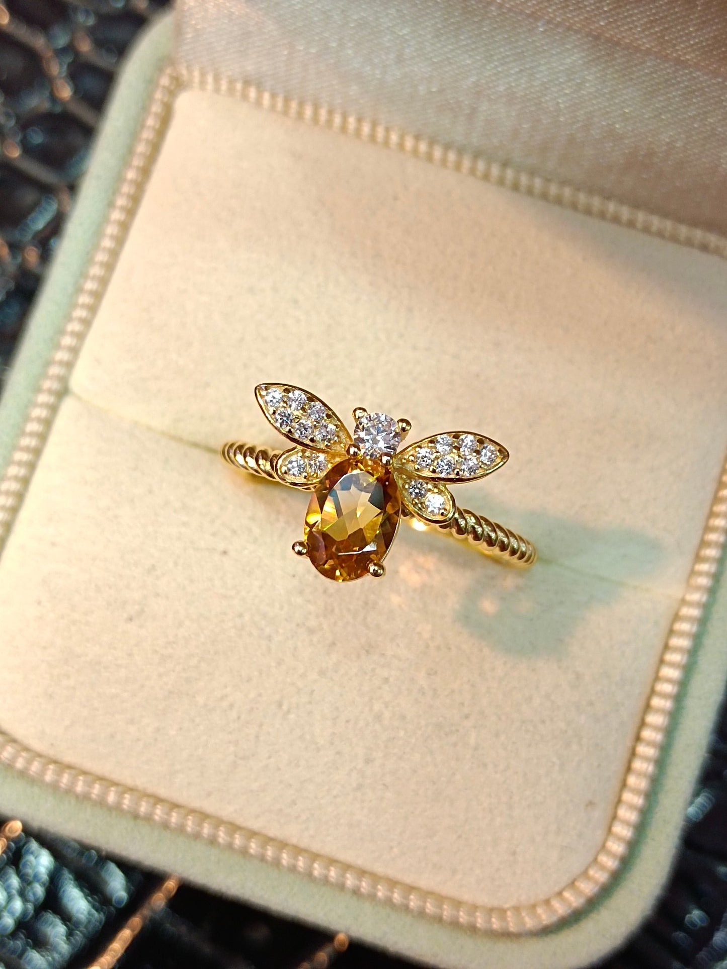 S925 Sterling Silver Embedded Yellow Crystal Bee Ring - Unique Jewelry