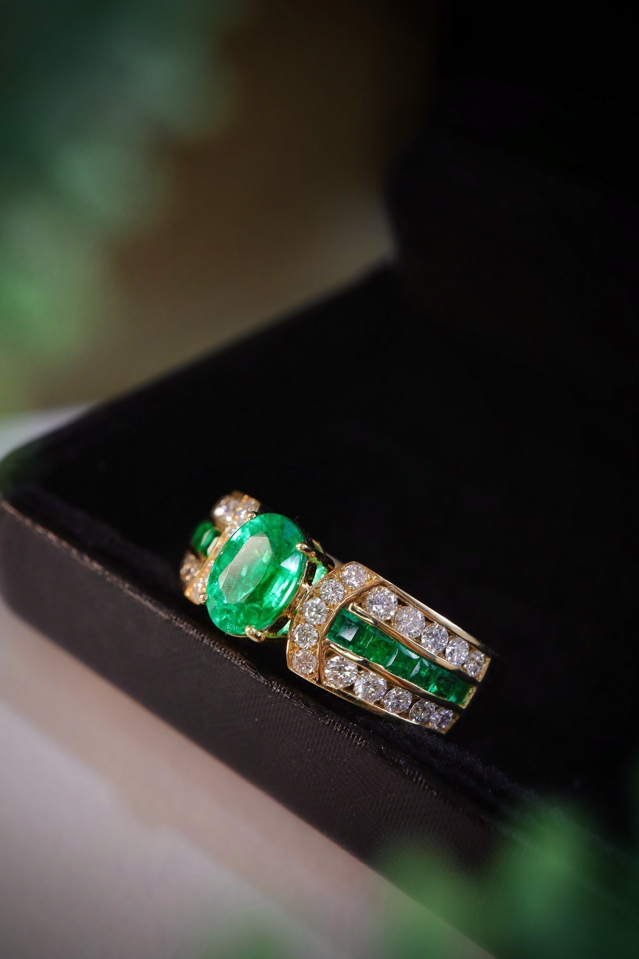 ArtDeco Panjshir Emerald Row Ring - Exquisite Jewelry Piece