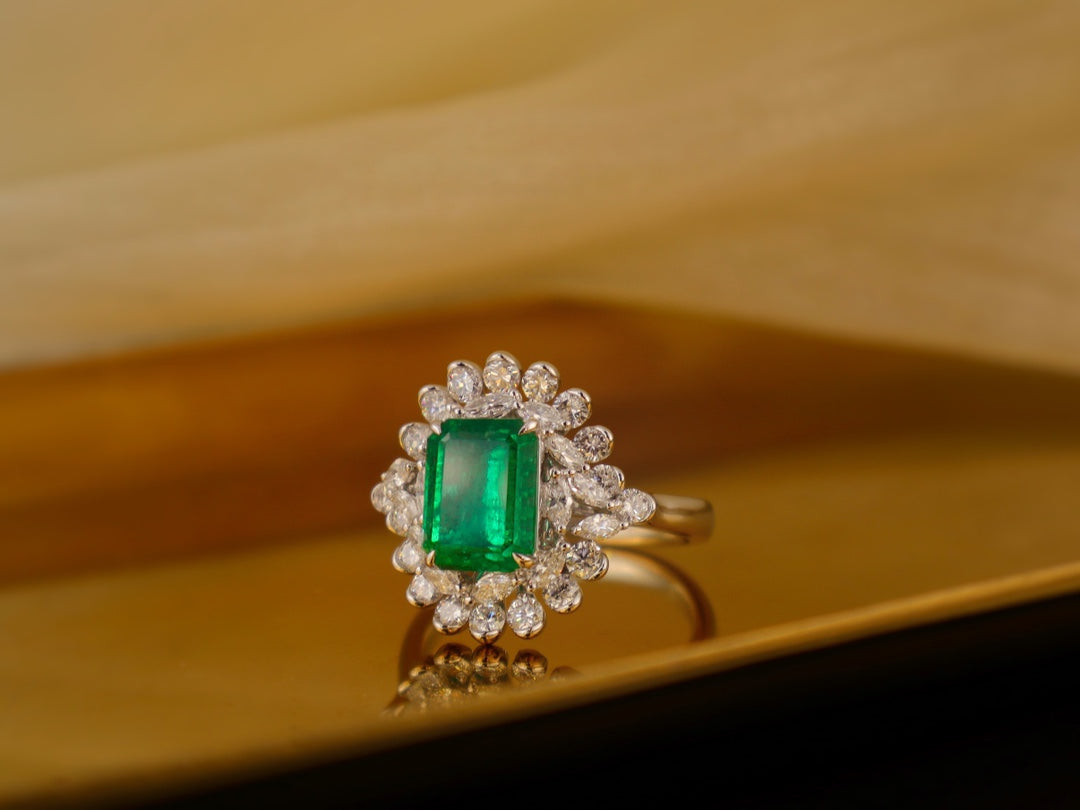 Emerald Ring Splendor - Luxurious Jewelry Piece