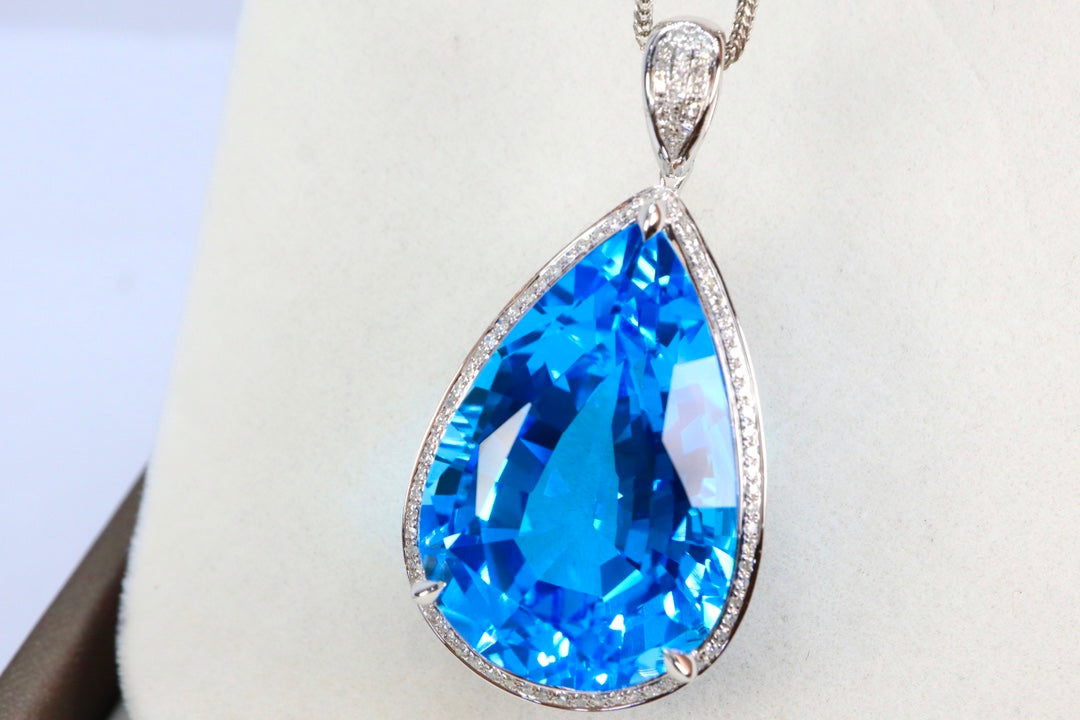 Exquisite Swiss Blue Topaz Pendant in 18K Gold with Diamonds - A Jewelry Must-Have