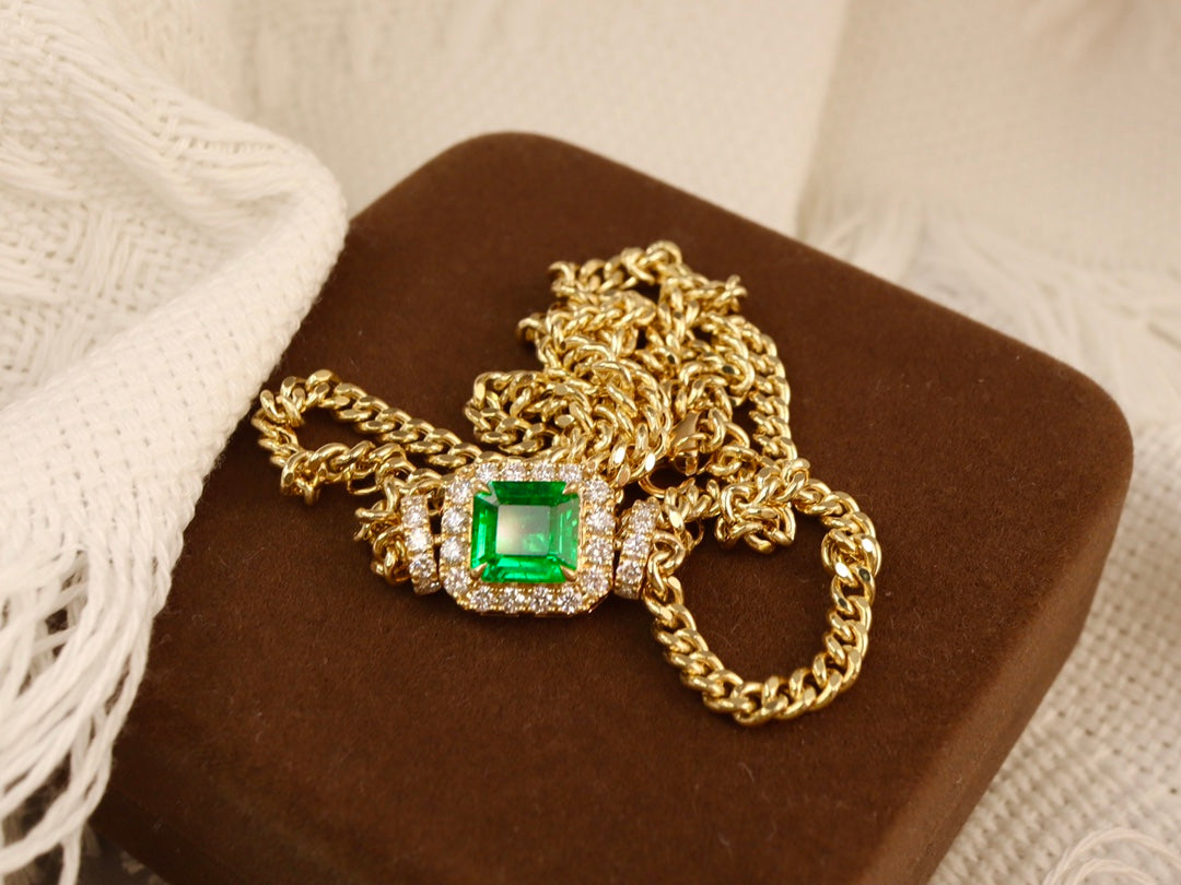 Luxurious Emerald Cuban Link Necklace - High-End Jewelry