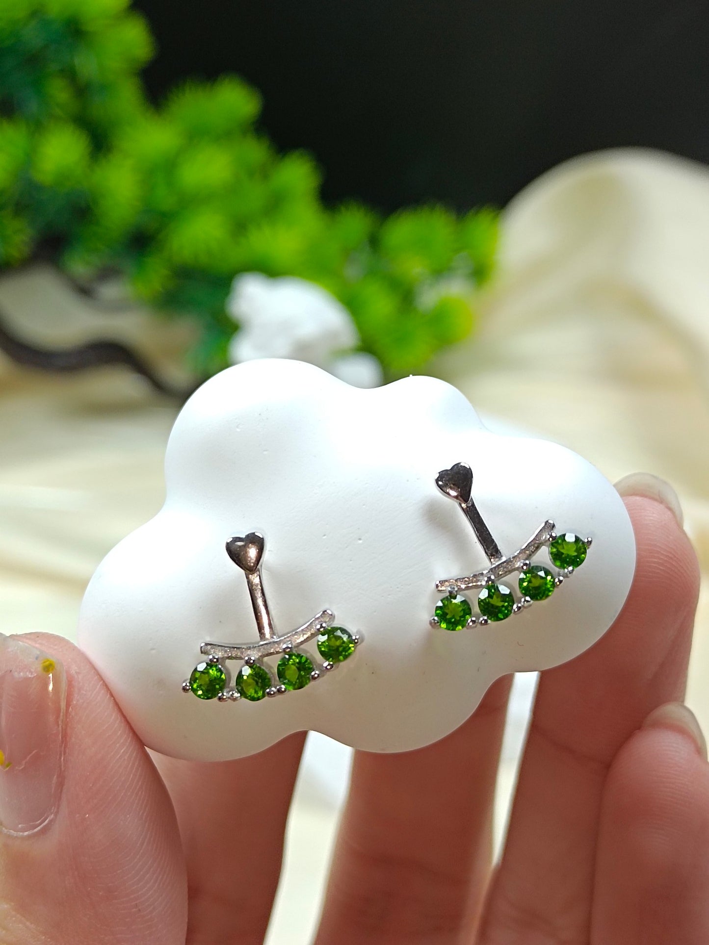 S925 Silver Embedded Diopside Earrings - New Minimalist Style for Versatile Wear