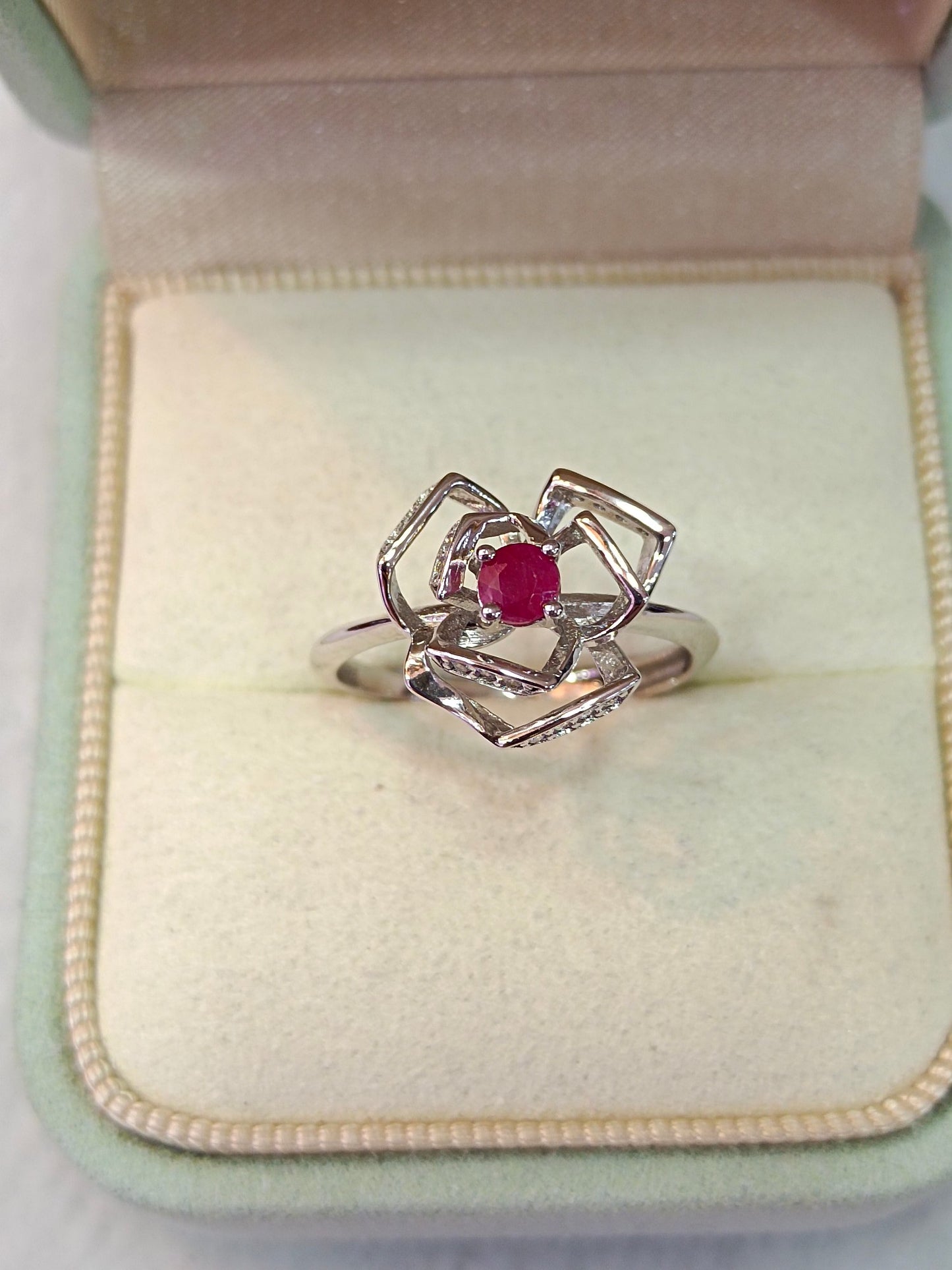 S925 Silver Crafted Ruby Rose Cutout Ring - Unique Jewelry Design