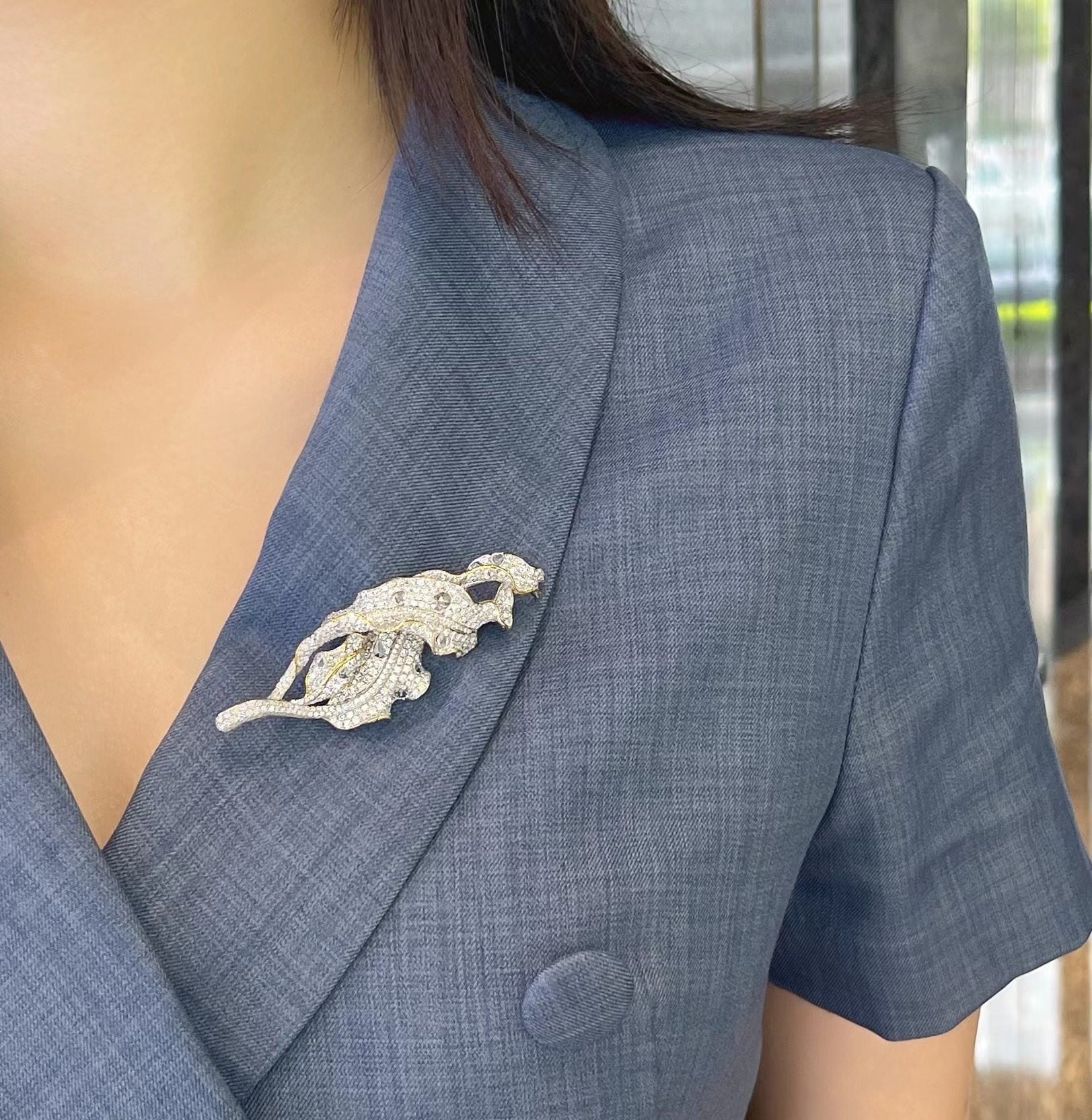 3D Rose Leaf Brooch Jewelry - A Stunning Piece for Elegant Outfits - Brooch