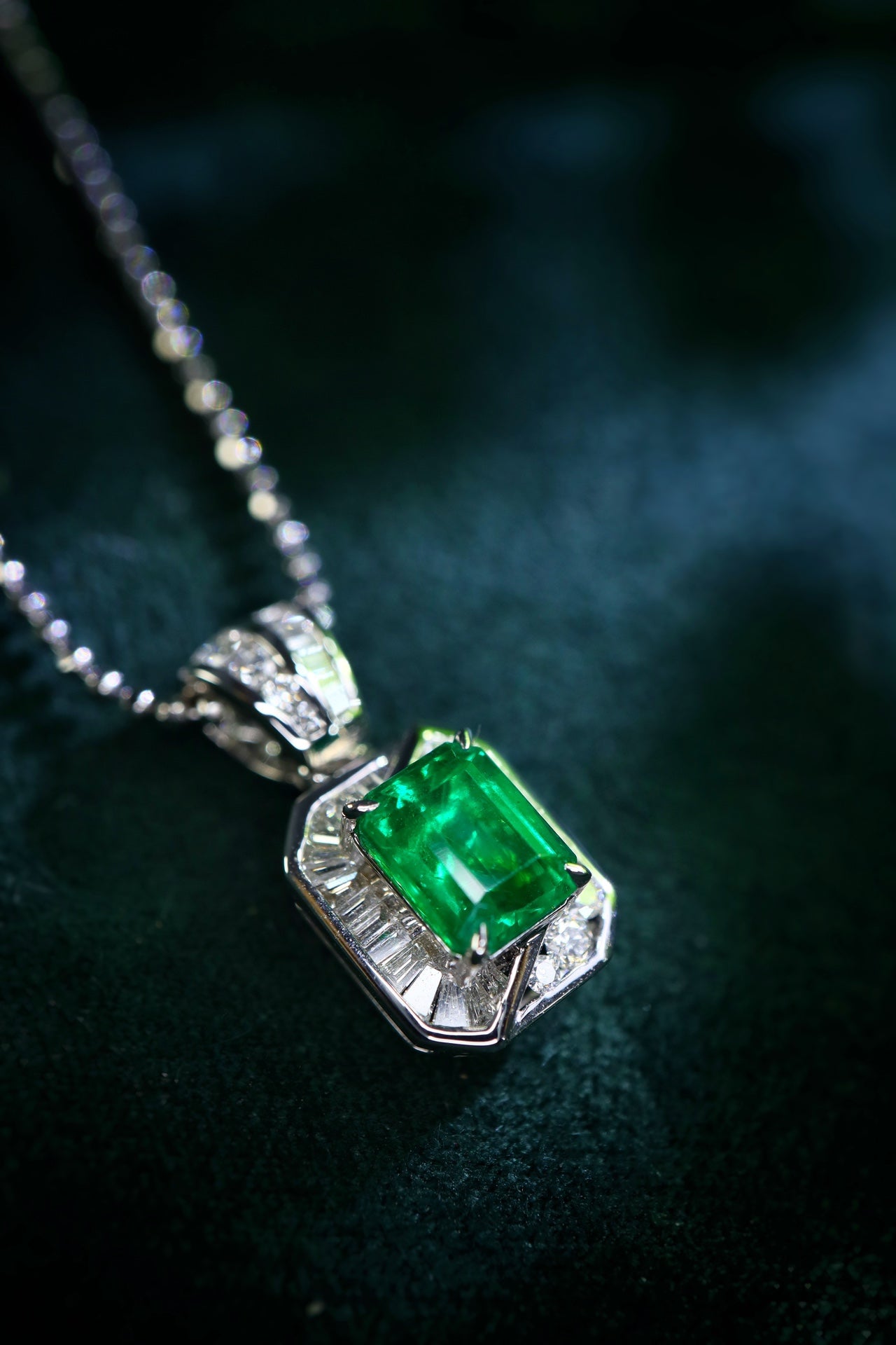 Panjshir Emerald Pendant - Premium Jewelry Collection