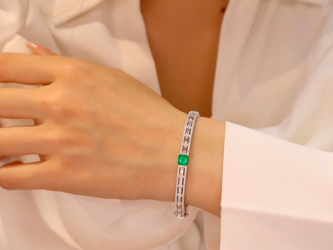 Luxury Epitome: Waton Green Panjshir Emerald Diamond Bracelet