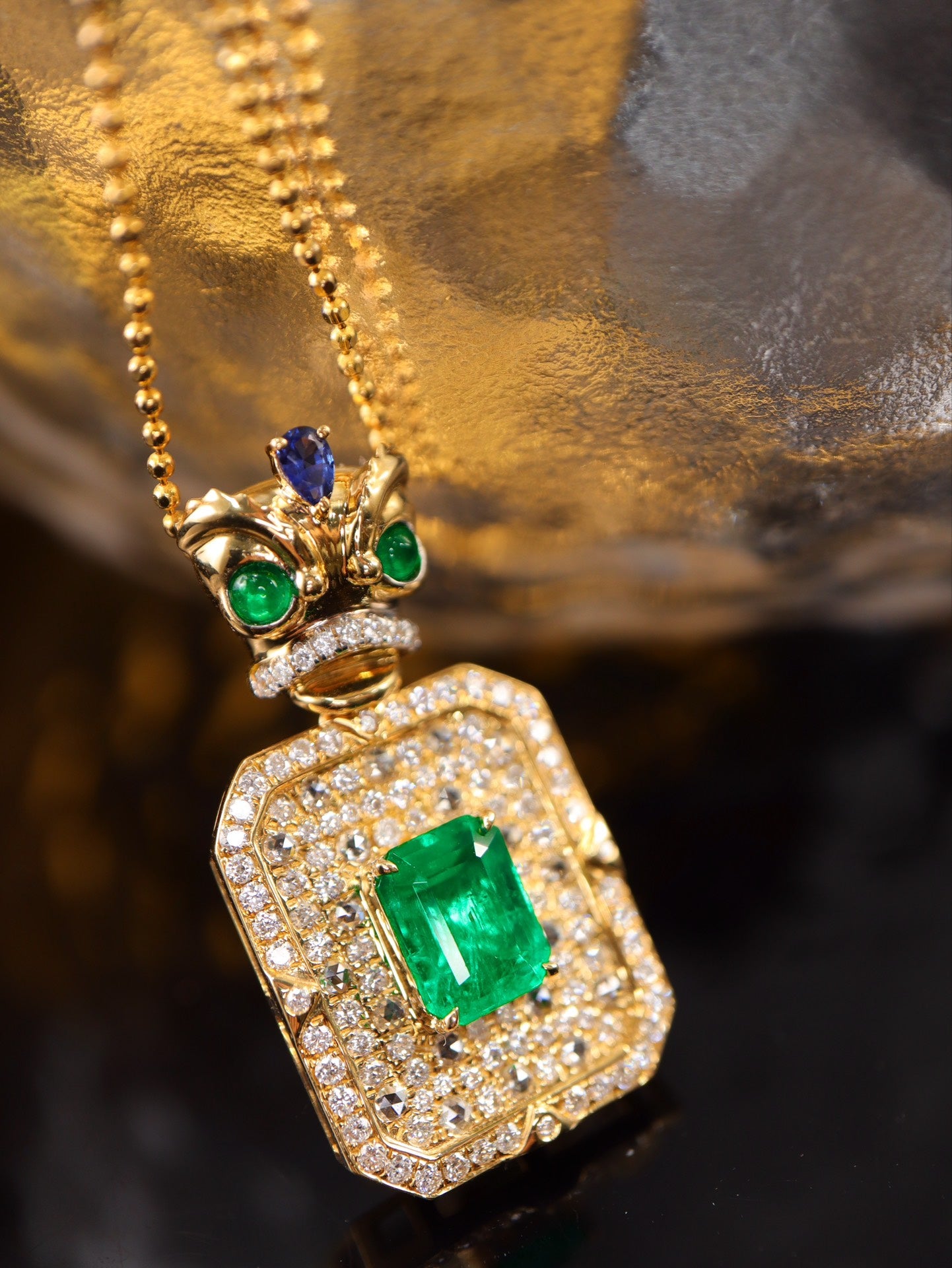 Luxury Designer's Emerald Pendant -醒狮纳福 Blessing of Prosperity and Peace