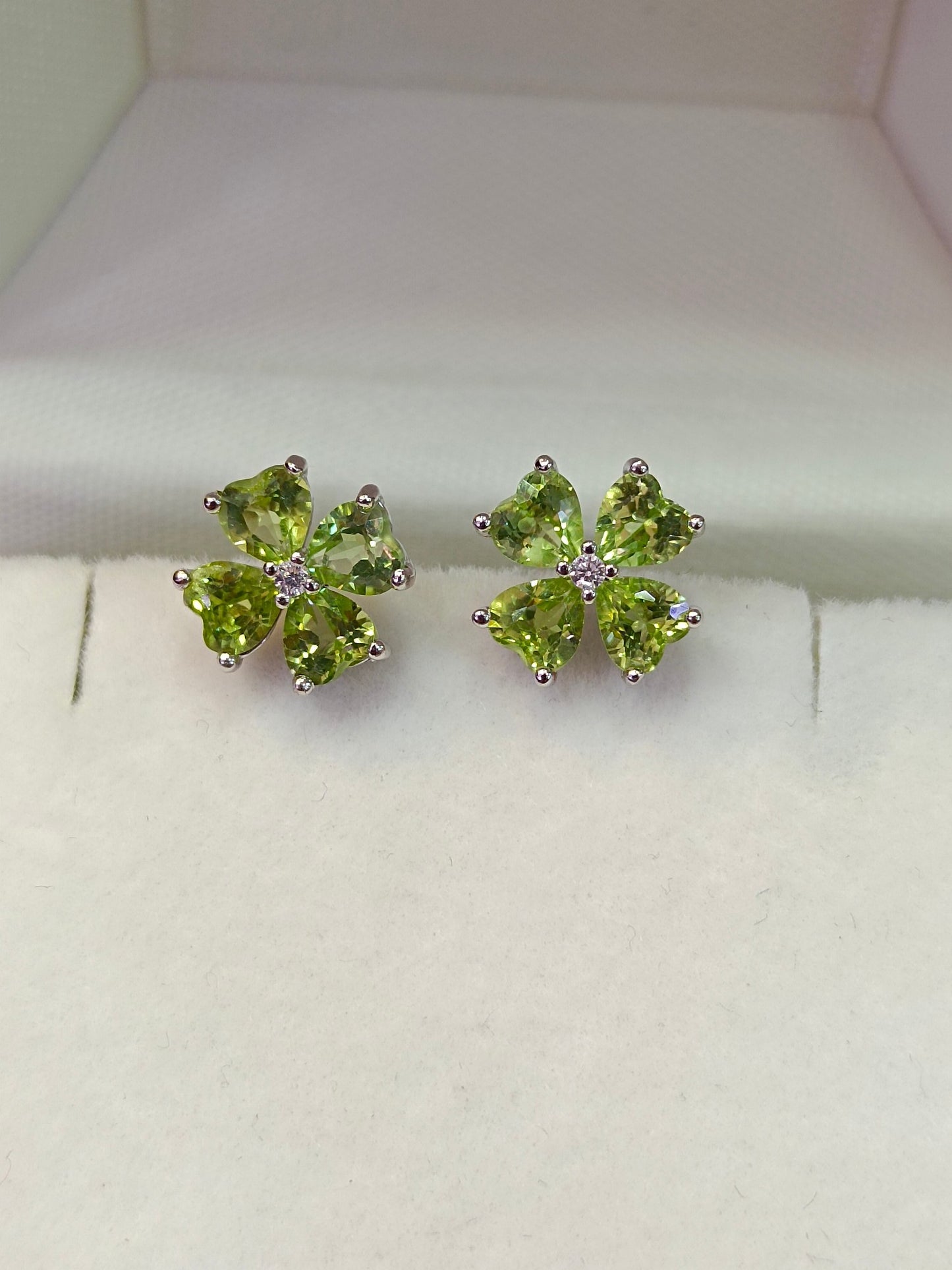 S925 Silver Elegant Peridot Heart Four-Leaf Clover Earrings - Jewelry for Everyday Elegance