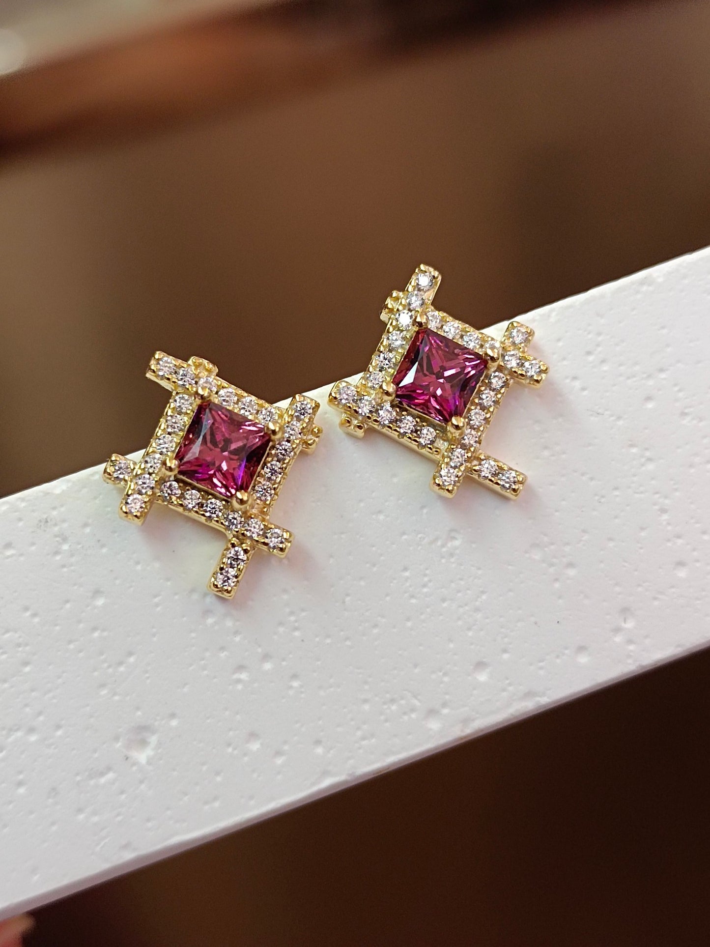 S925 Silver Princess-Cut Garnet Stud Earrings - Exquisite Jewelry Craftsmanship