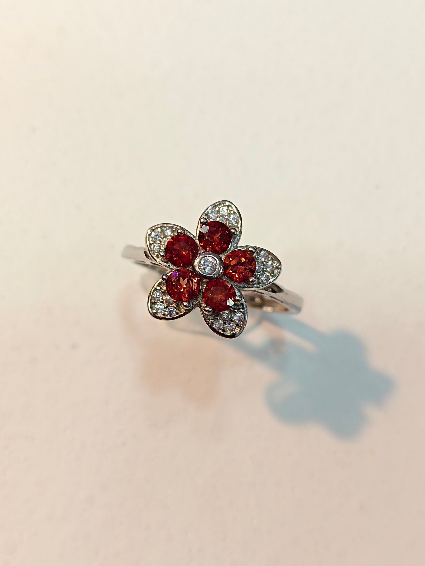 S925 Silver Embedded Garnet "Daisy" Ring - Unique Fashion Jewelry