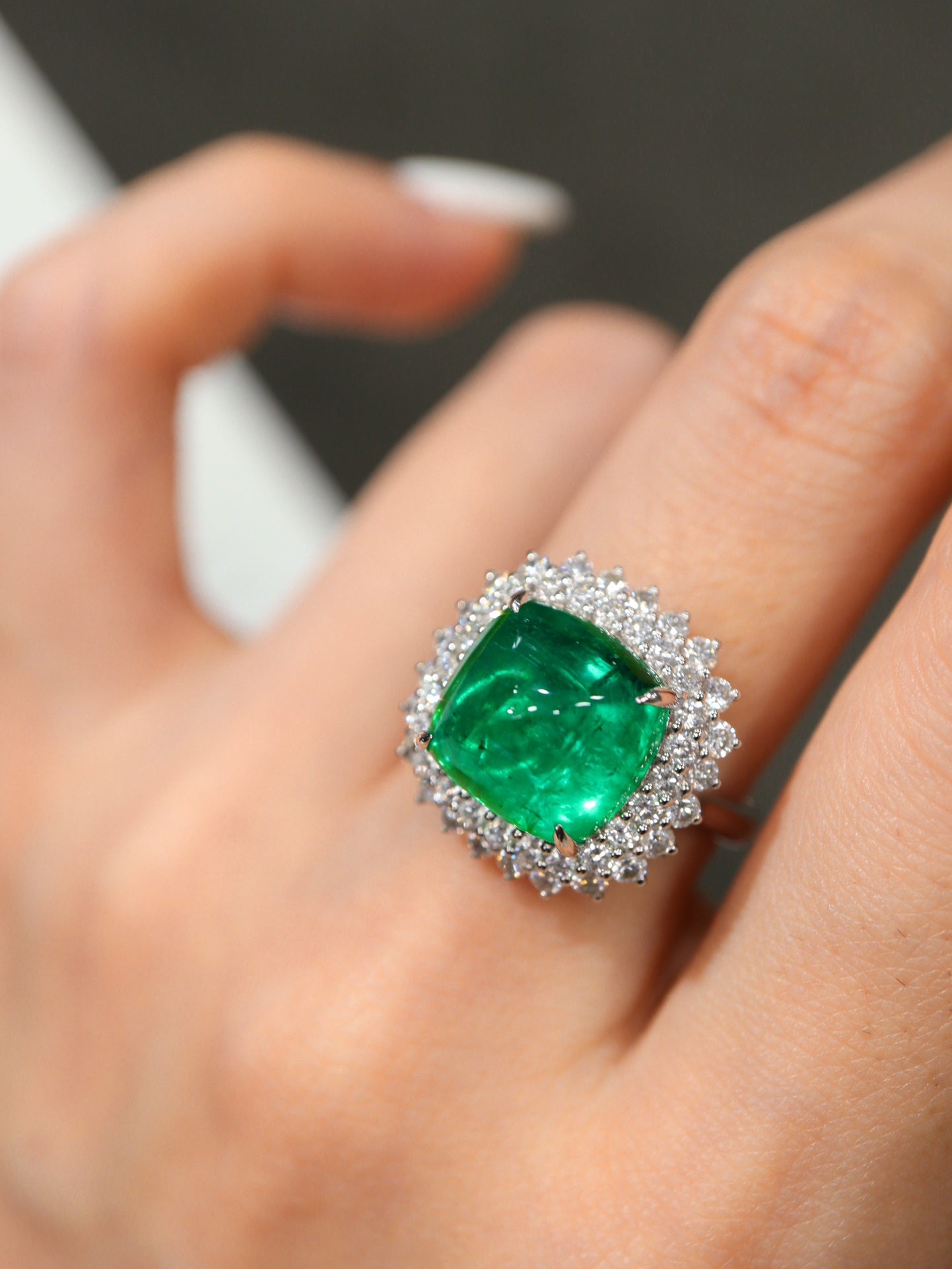 Sugarloaf Emerald Ring: A Luxurious Jewelry Piece