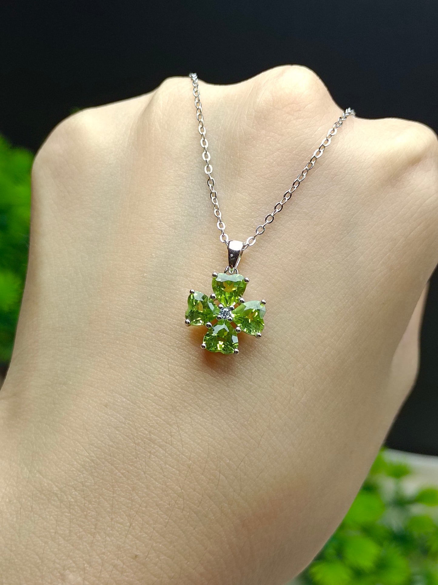 S925 Sterling Silver Peridot Heart Empat Daun Clover Loket Barang Kemas