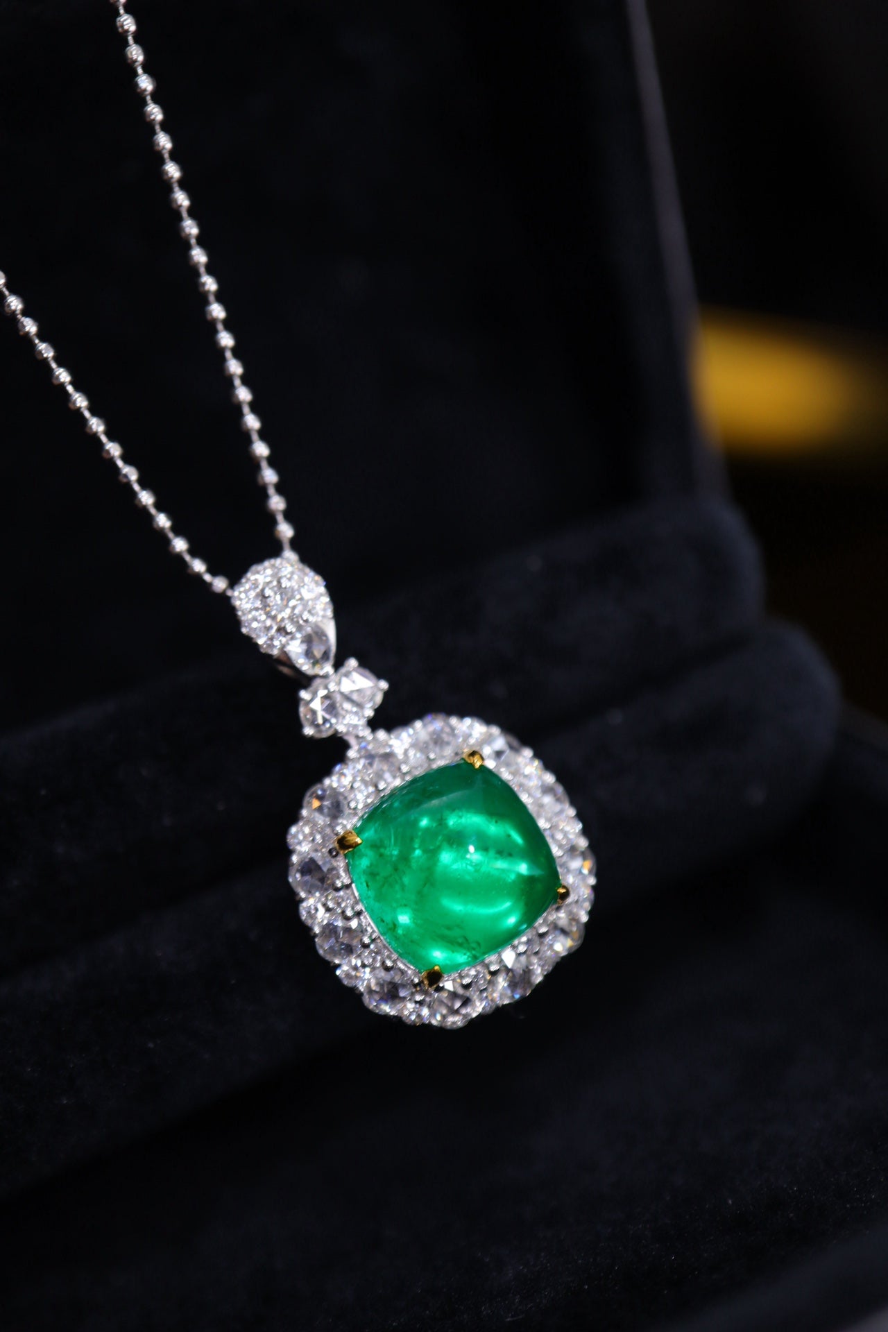 Luxurious Emerald Sugarloaf Pendant - Fine Jewelry Collection