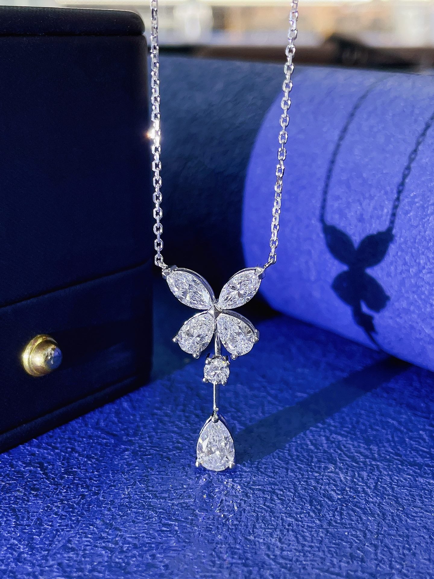 18K Cultured Marquise Butterfly Drop Pendant Necklace - Jewelry Gem