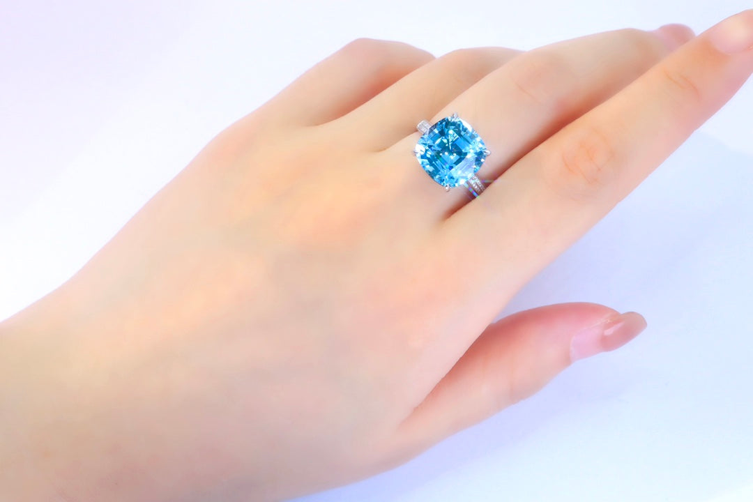 Exquisite Swiss Blue Topaz Ring in 18K Gold with Diamonds - A Must-Have Jewelry