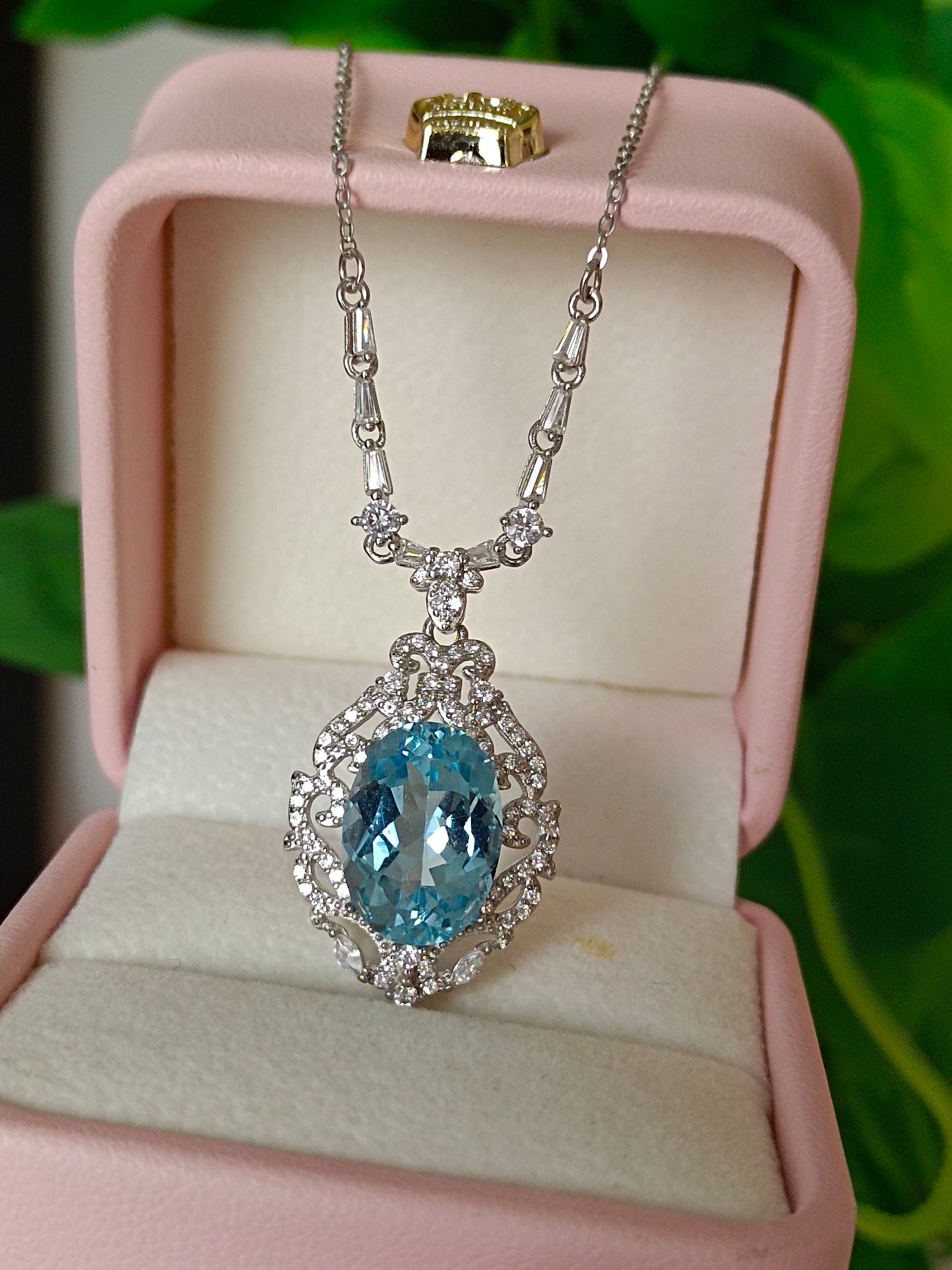 Exquisite Natural Topaz Jewelry with S925 Silver Embedding