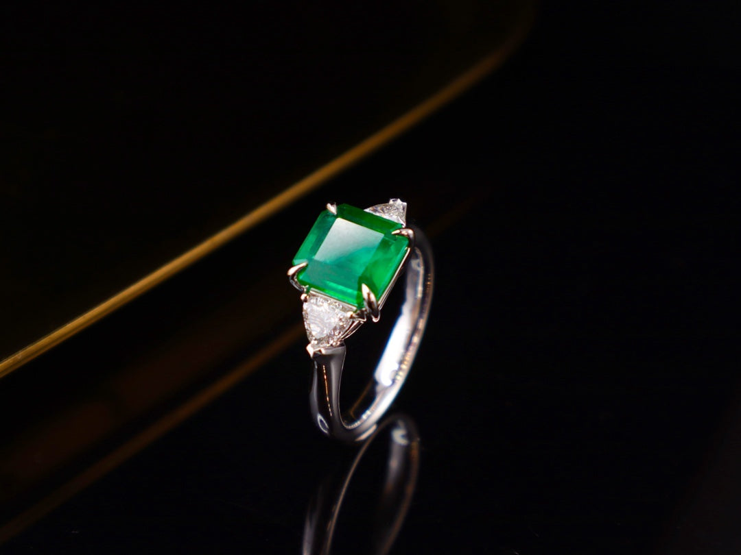 Bague émeraude - Chef-d’œuvre de bijoux vert vif