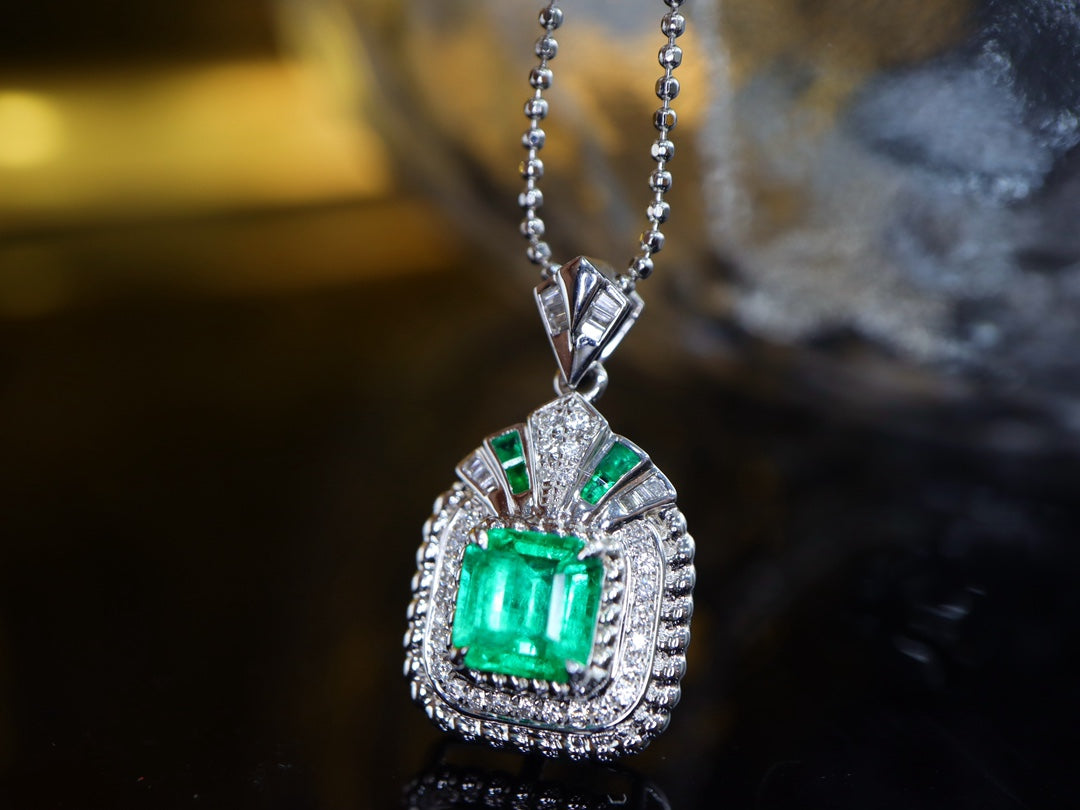 Panjshir Emerald Pendant: Versatile Light Luxury Jewelry