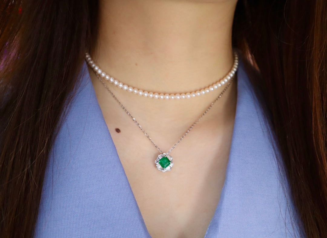 Emerald Pendant Necklace – Timeless Jewelry Piece