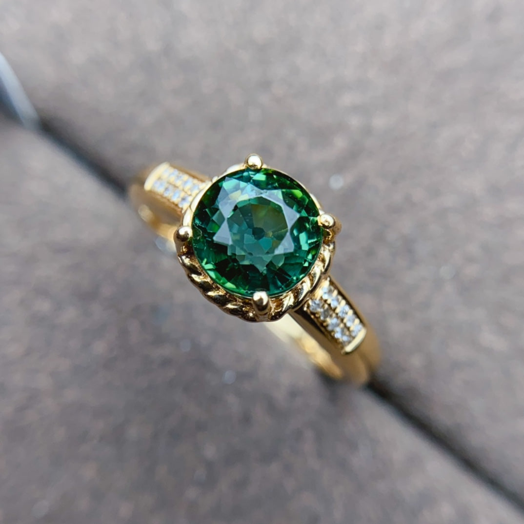 Natuurlijke groene Peridootring in 18K goud met diamantaccenten - prachtige sieraden