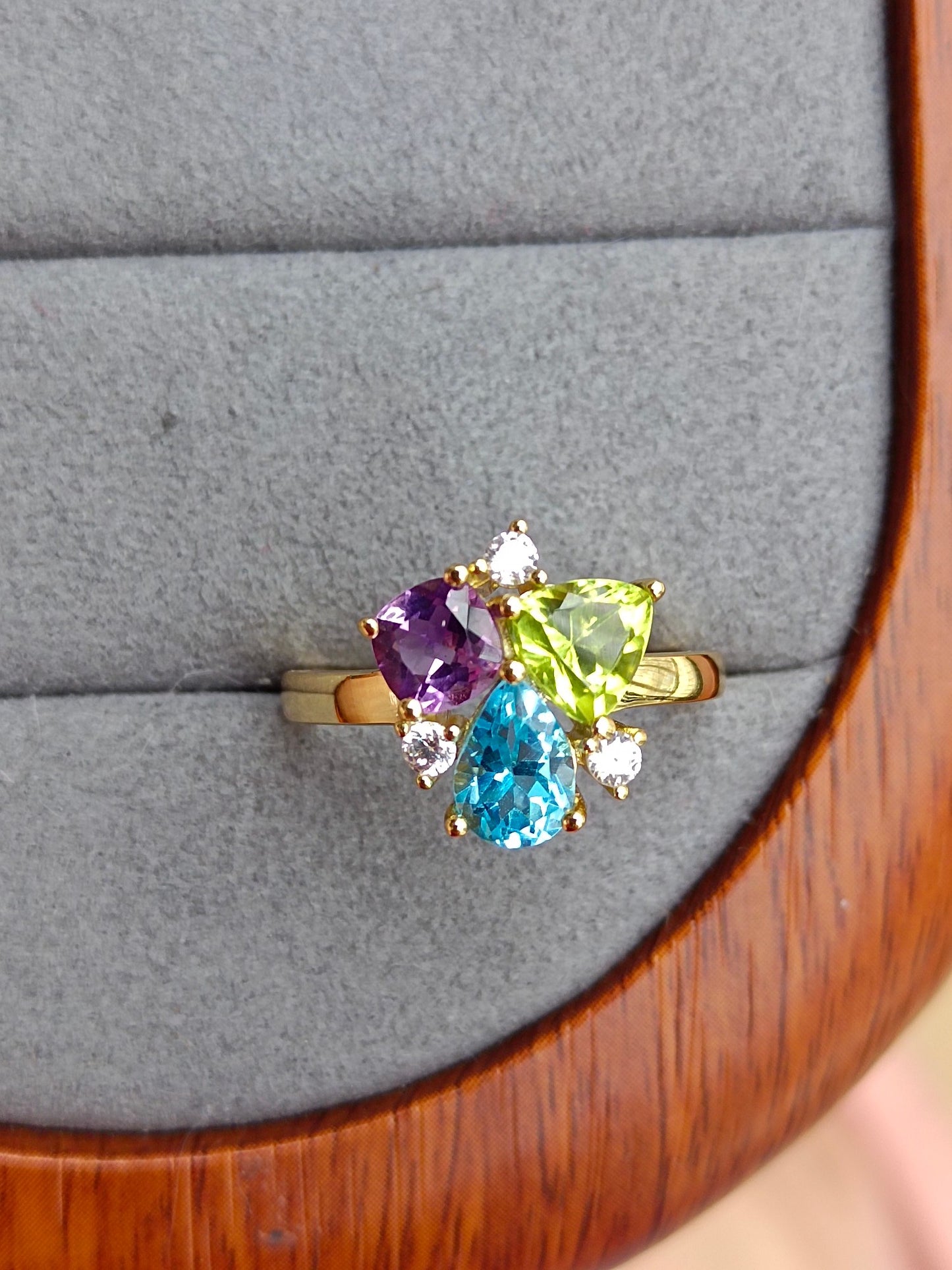 Dazzling Tricolor Gemstone Ring - A Must-Have Jewelry Piece